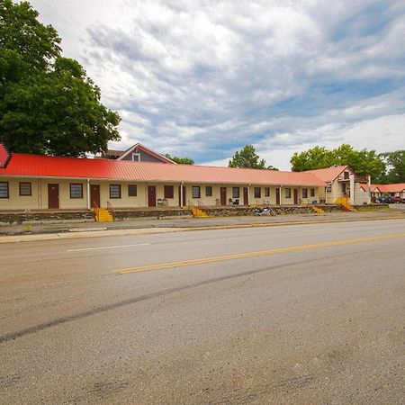 Sunflower Motel Hiawatha By Oyo Exterior foto