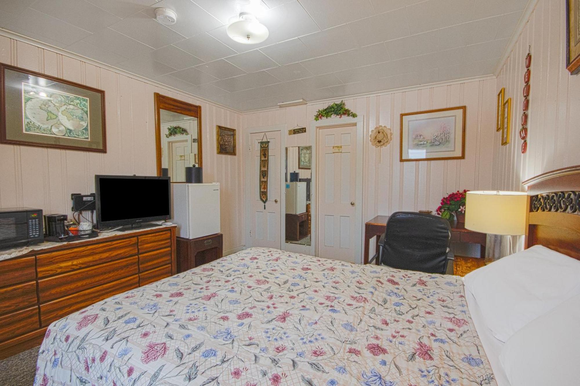 Sunflower Motel Hiawatha By Oyo Exterior foto