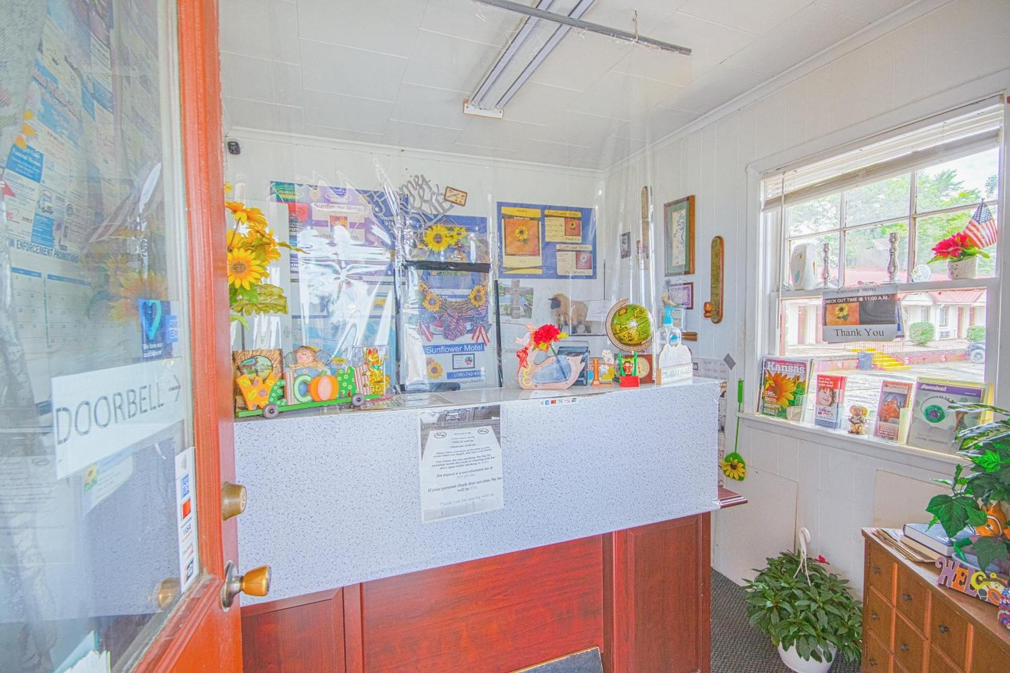 Sunflower Motel Hiawatha By Oyo Exterior foto