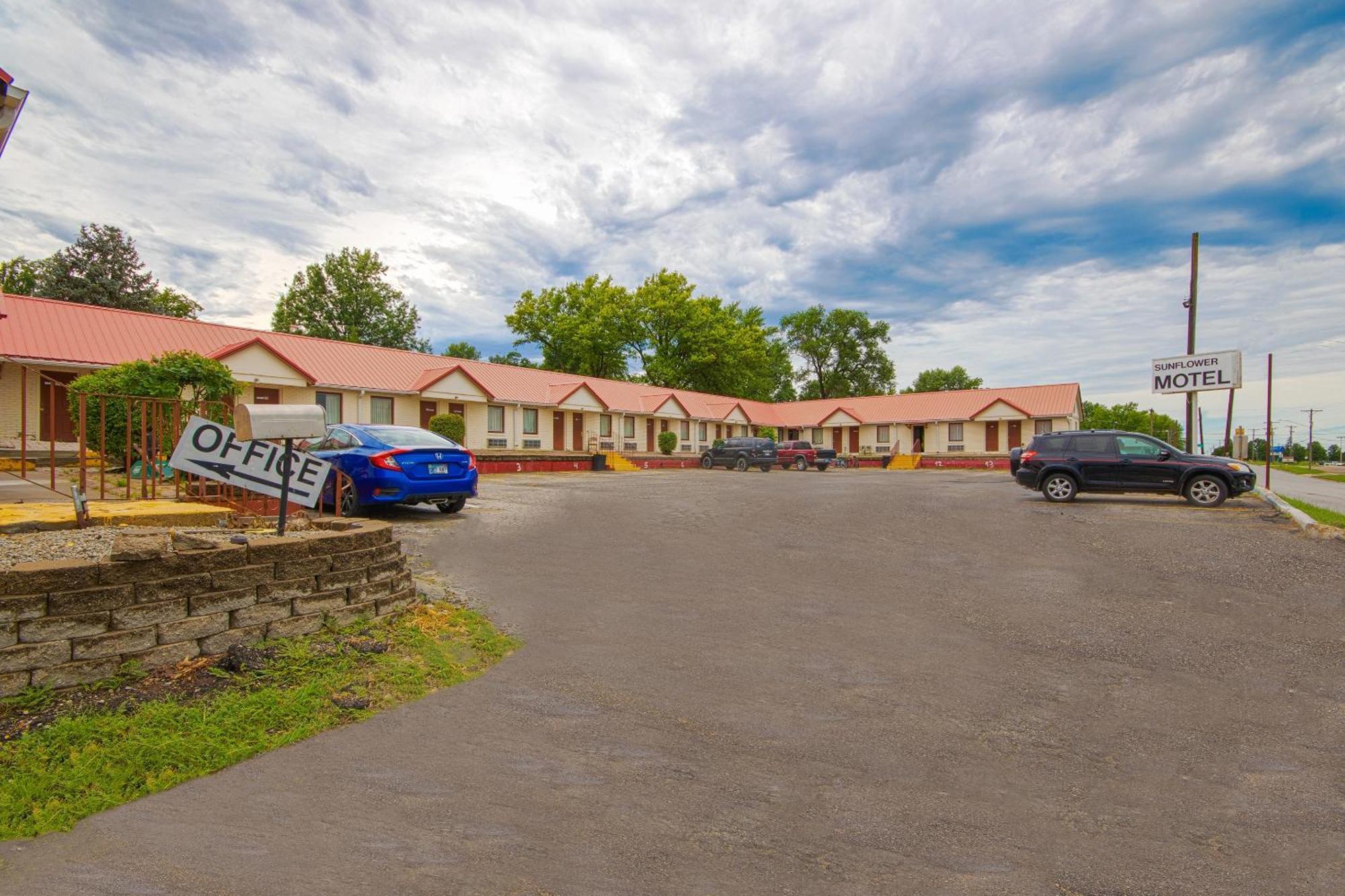 Sunflower Motel Hiawatha By Oyo Exterior foto